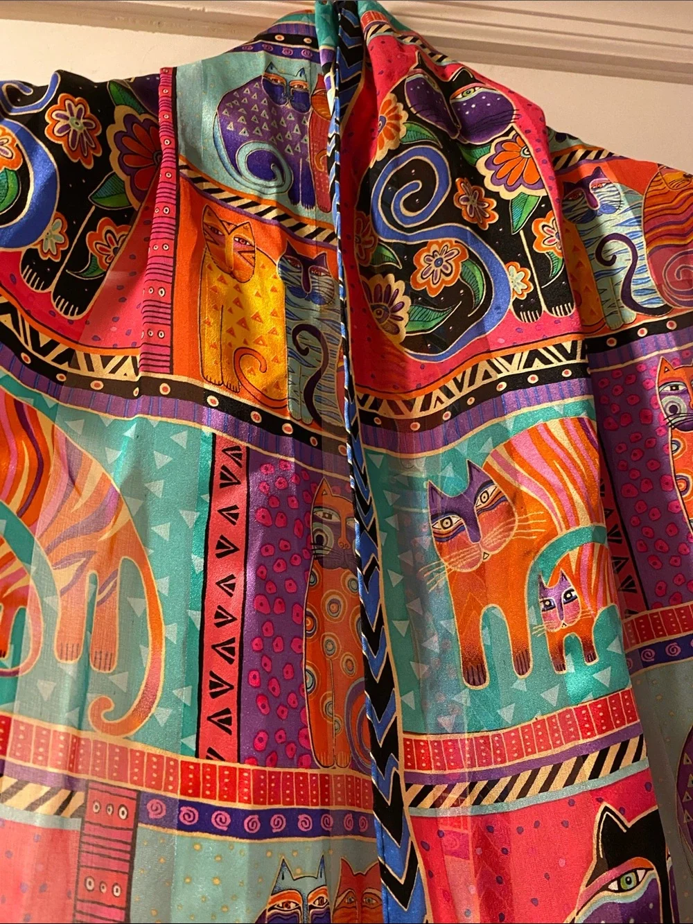 💯 Silk Beautiful Cat Print Fringe Scarf NWOT
